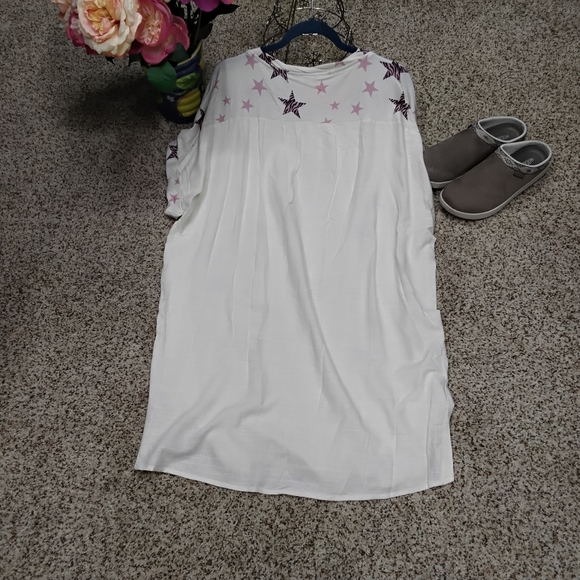 3901 Size Medium Umgee Star Print Short Sleeve Tunic - Pink & Black Stars NWT - Picture 5 of 8